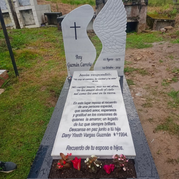 Lápida Mármol Personalizada | Tributo Eterno