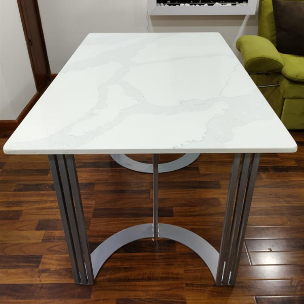 Mesa de comedor Quarztone blanco Calacatta